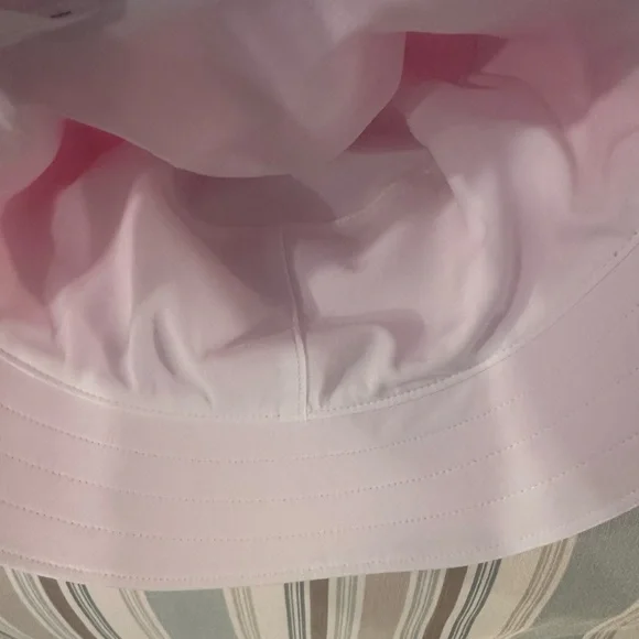 Lululemon Reversible pink/white Bucket Hat - Picture 4 of 6